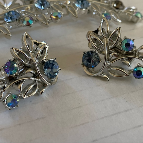 Vintage Signed CORO Aurora Borealis Blue Rhinestone Brooch and Earrings Set - Picture 7 of 13